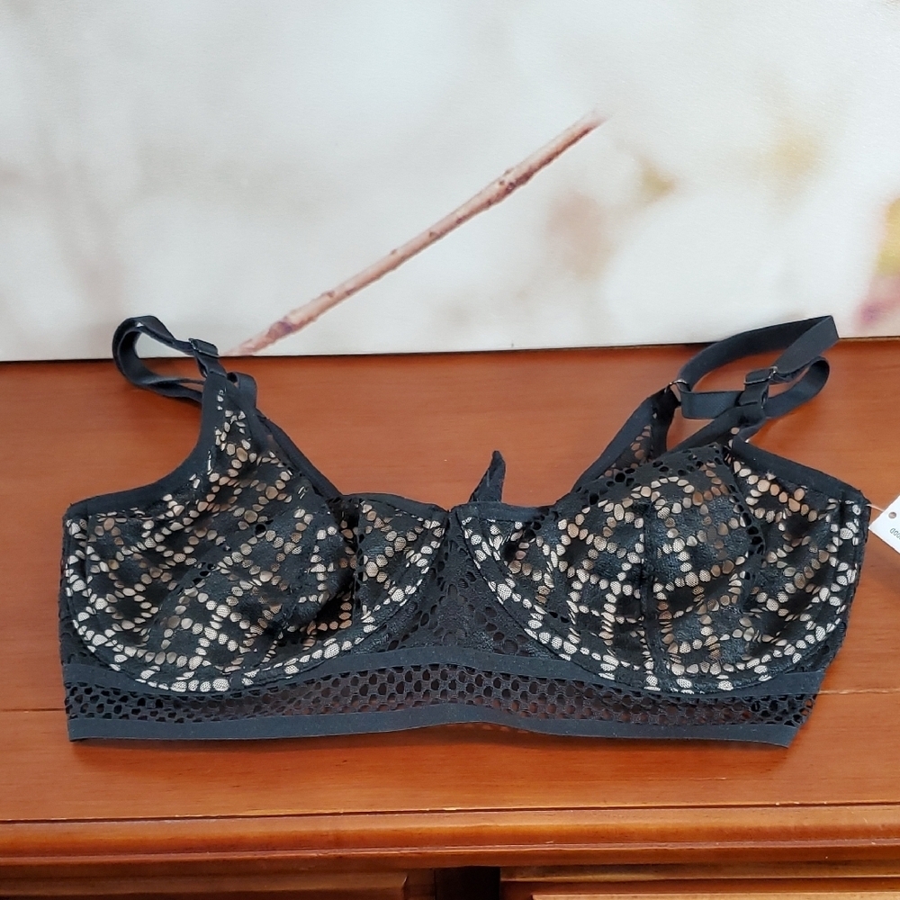Adore Me Black and Cream Bra -32DDD